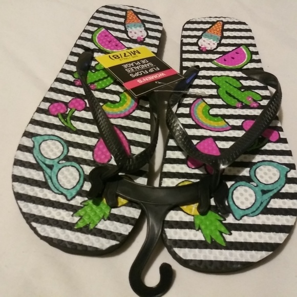 Fun & Festive flip flops sandals - Picture 5 of 8